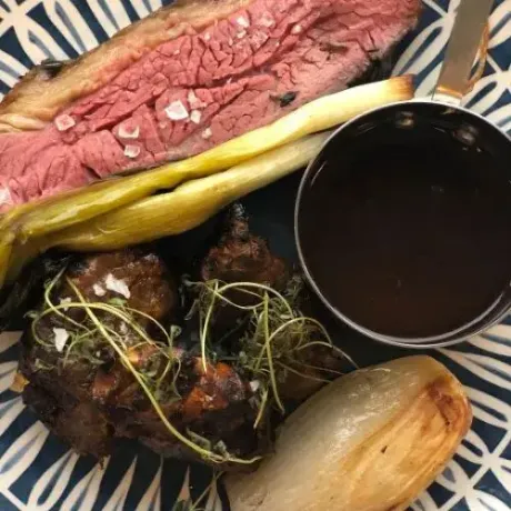Plateret gastronomisk ret fra Gastro by Bøgh, nummer 6