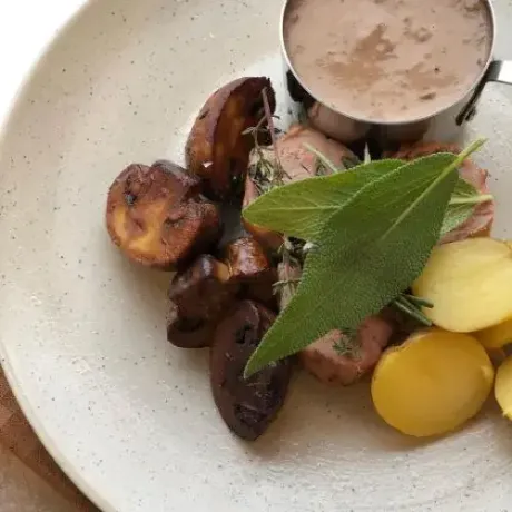 Plateret gastronomisk ret fra Gastro by Bøgh, nummer 15
